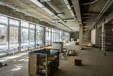 Bildergalerie Rathaussanierung August 2025  Der Innenbereich im Flügel zur Straße Am Rathaus mit eingebauten Fensterelementen.