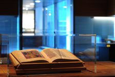 Bildergalerie Gutenbergmuseum Gutenbergbibel hinter Glas Gutenbergbibel hinter Glas