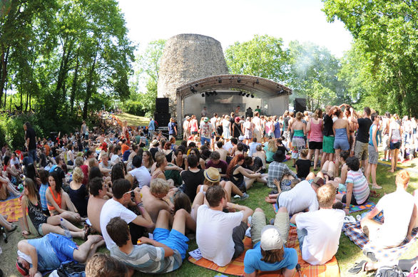 Musik, Theater und Film auf der Bühne am Drususstein