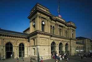 Hauptbahnhof mit Vorplatz © Landeshauptstadt Mainz