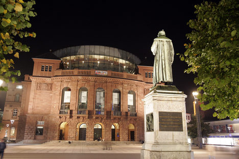 Staatstheater Mainz mit Gutenbergdenkmal