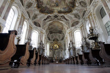 Reich ausgestatteter Innenraum der Augustinerkirche