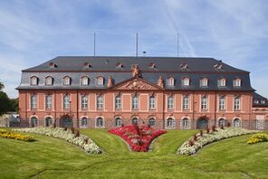 Blumenbeete vor dem Landtag © Landeshauptstadt Mainz