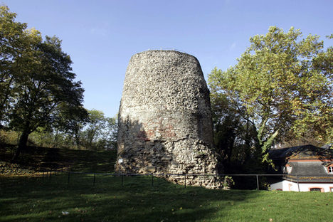 Drususstein im Grünen