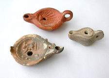 Drei gut erhaltene römische Öllampen