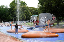 Rutsche auf dem Wasserspielplatz