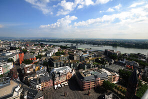 Mainz aus der Luft, Blick auf Marktplatz und Rhein © Carsten Costard