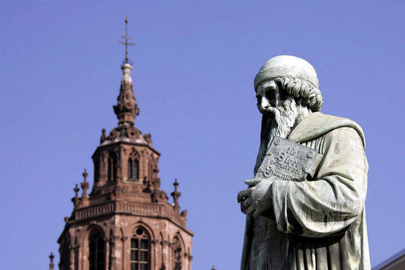 Katedrala sv. Martina i spomenik Gutenbergu