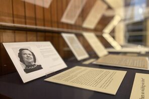 Vitrine zu Susanne Faschon © Elisabeth Berninger-Rentz