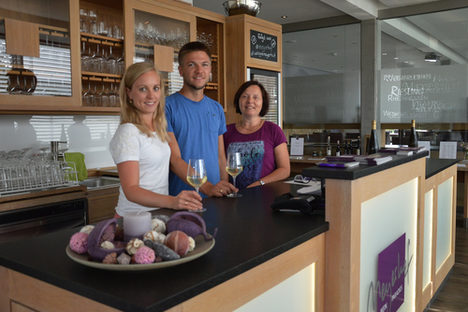 Alina und Sebastian Engel mit Daniela Hammer