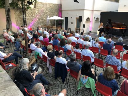 Open Air im historischen Hof im GUT LEBEN am Morstein